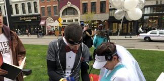 corredores se casam na Maratona de Detroit
