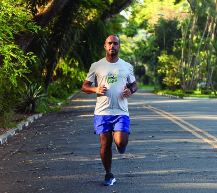 Brasileiro corre duas maratonas em um dia