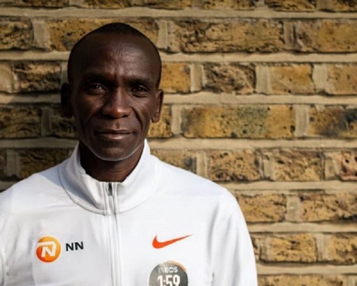 Uma retrato do maratonista e recordista nos 42 km Eliud Kipchoge