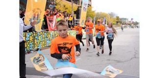 Menino de 11 anos quebrou recorde mundial ao fazer 50 meias maratonas em todos os estados dos Estados Unidos