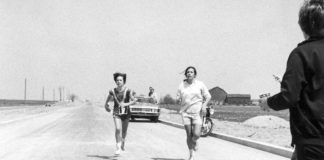 Menina quebra recorde mundial na maratona feminina aos 13 anos, em 1967